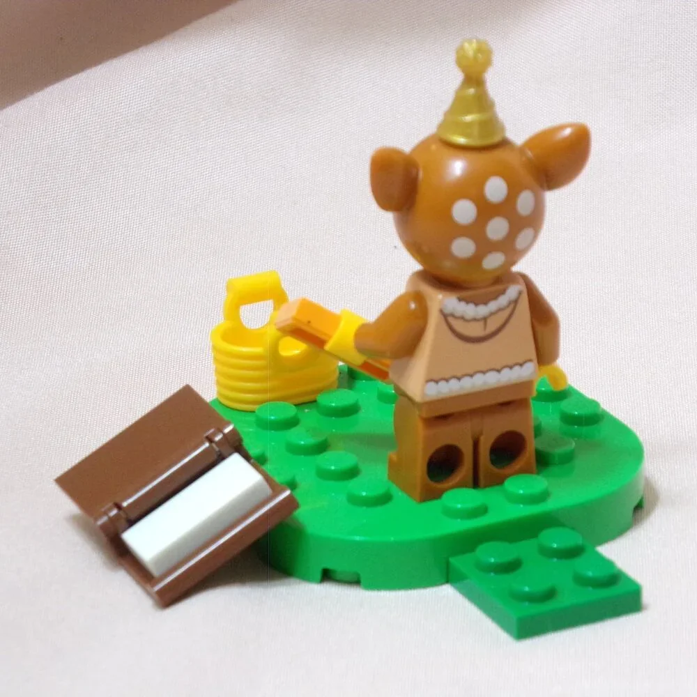 LEGO Animal Crossing Fauna Minifigure w/Basket Hat Phone Book Modular 2x4 Brick